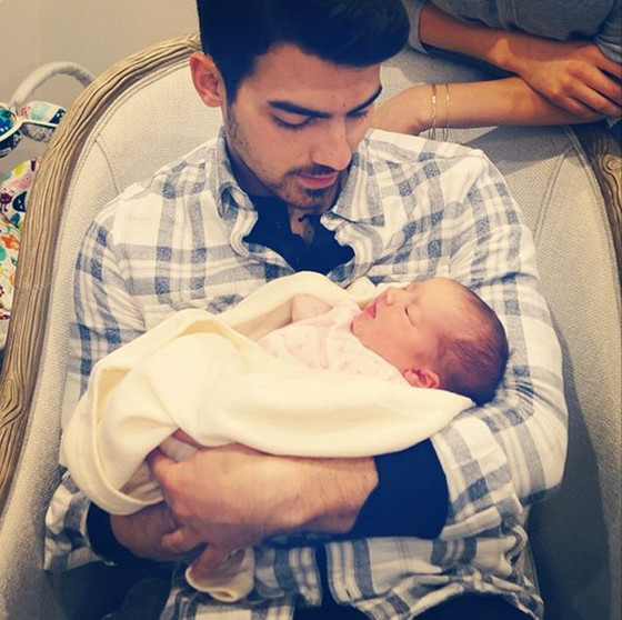filha Kevin Jonas e Danielle Jonas filha Kevin Jonas e Danielle Jonas